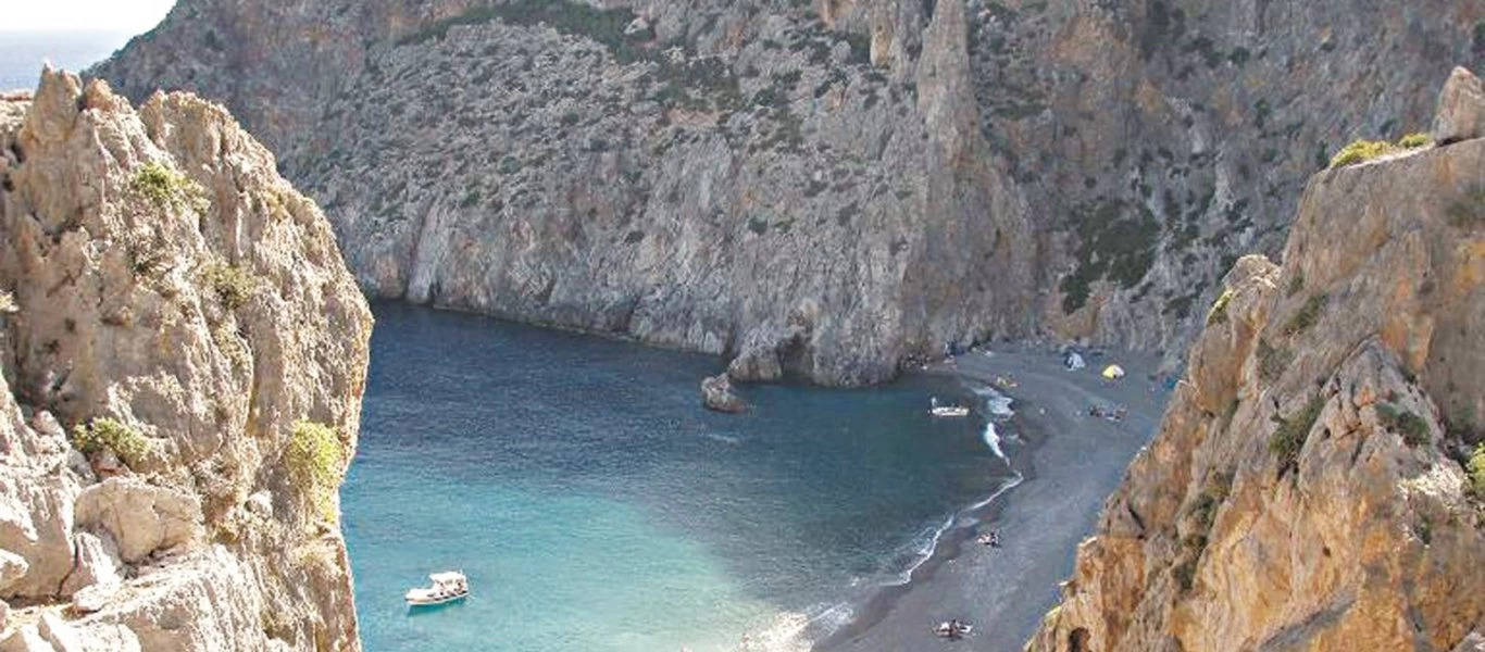 Κρήτη: Δείτε το μαγευτικό Αγιοφάραγγο και την κρυμμένη Λίμνη (βίντεο)